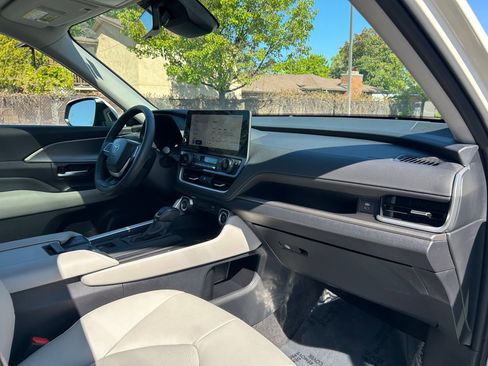 Certified 2024 Toyota Grand Highlander AWD image 28