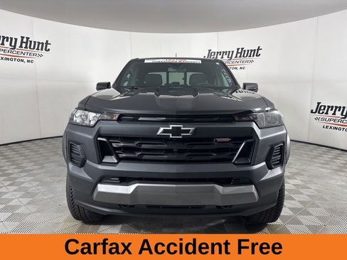 Used 2024 Chevrolet Colorado Trail Boss w/ Technology Package image 3