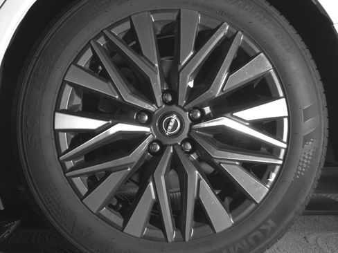 Used 2025 Nissan Altima 2.5 SV FWD image 14