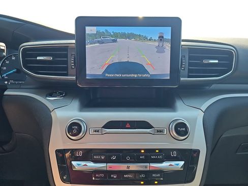 Used 2021 Ford Explorer XLT w/ Equipment Group 202A AWD/4WD image 23