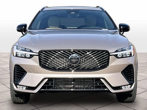 New 2026 Volvo XC60 B5 Plus w/ Protection Package Premier AWD/4WD image 5