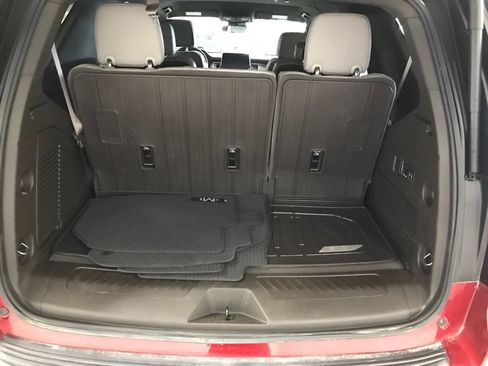 Used 2024 GMC Yukon SLT w/ SLT Luxury Package AWD/4WD image 6