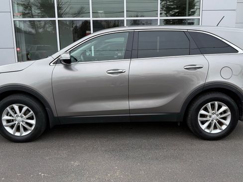 Used 2017 Kia Sorento L image 1