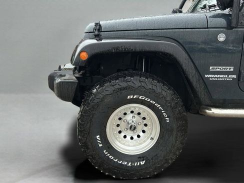 Used 2017 Jeep Wrangler Unlimited Sport image 9