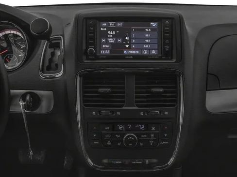 Used 2018 Dodge Grand Caravan GT FWD image 13