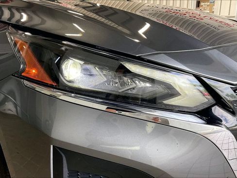 Used 2025 Nissan Altima 2.5 SV FWD image 24