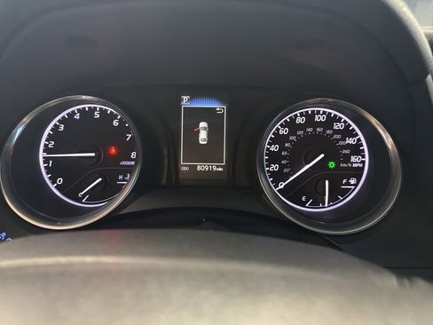 Used 2018 Toyota Camry LE image 12