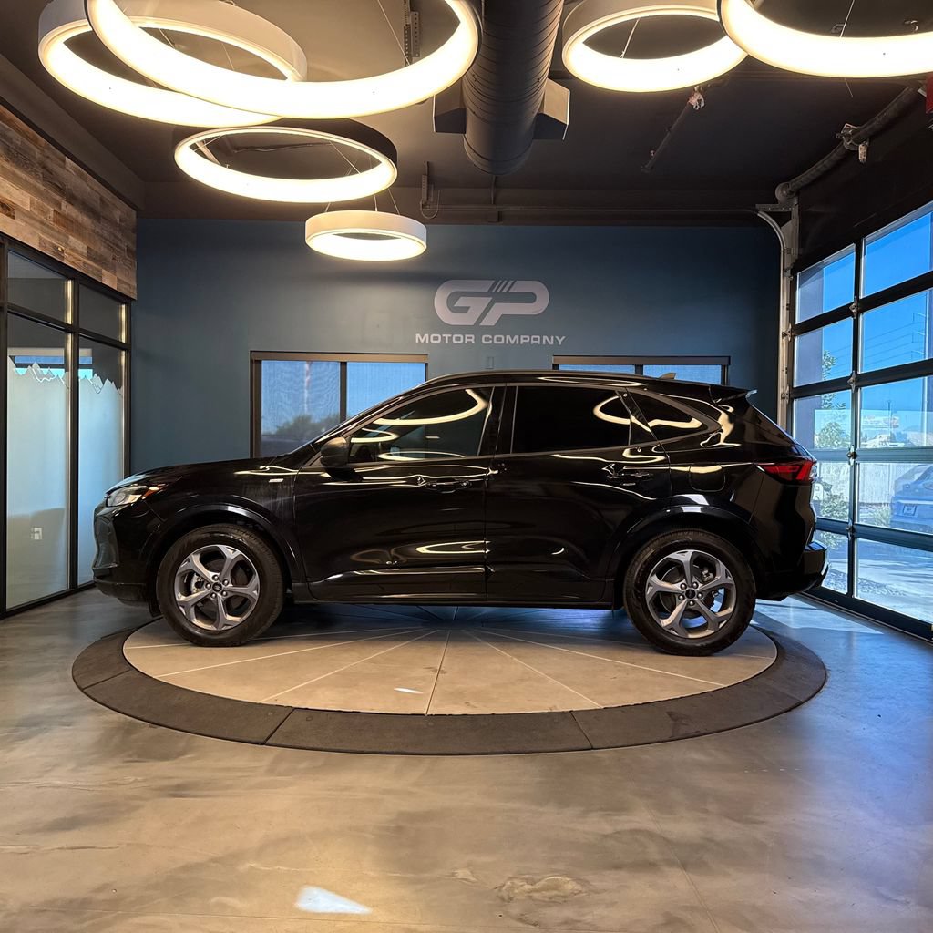 Used 2023 Ford Escape ST-Line w/ Tech Pack #1 AWD/4WD image 6