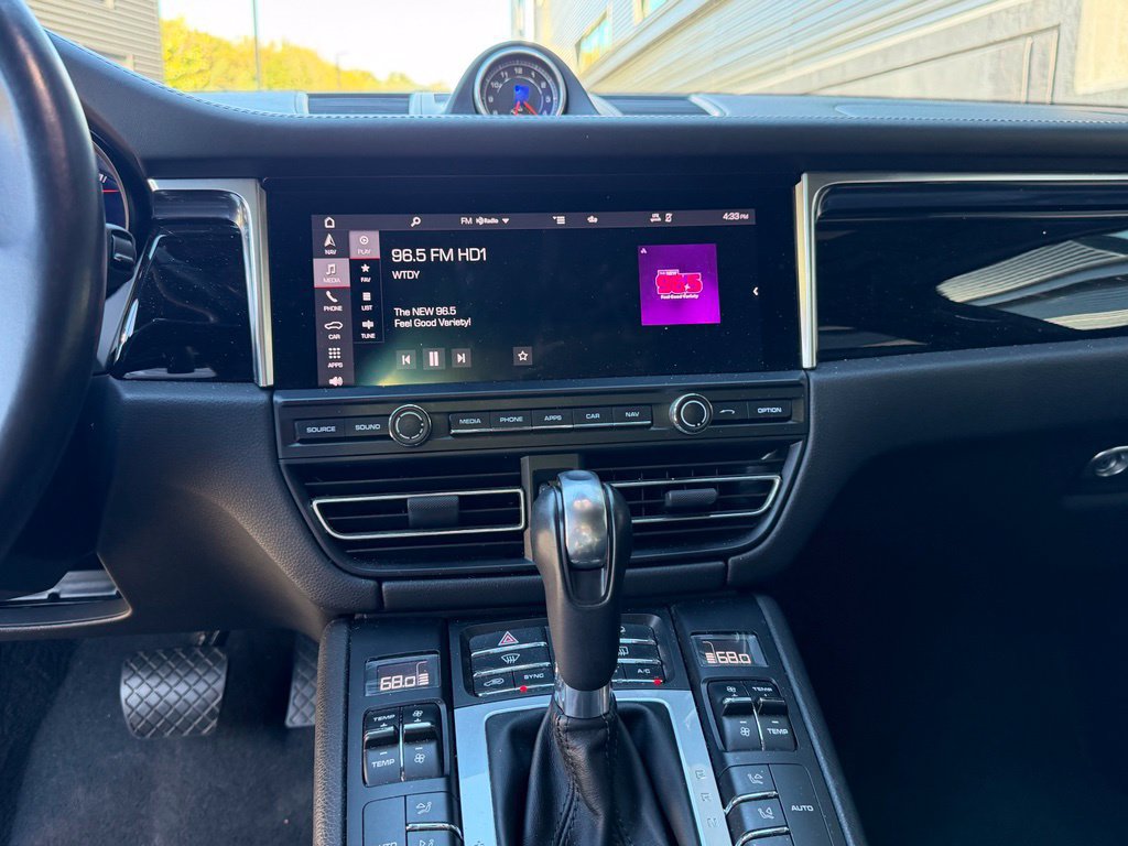 Certified 2021 Porsche Macan Turbo AWD/4WD image 25