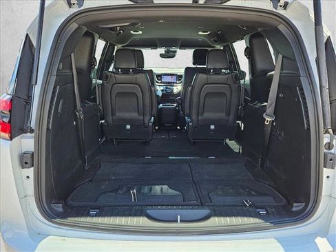 Used 2025 Chrysler Pacifica Select FWD image 18
