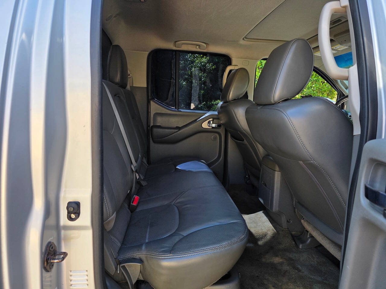 Used 2013 Nissan Frontier SL w/ Moonroof Pkg AWD/4WD image 32