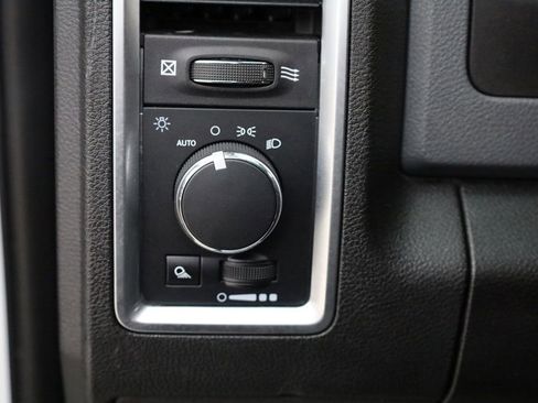 Used 2019 RAM 1500 Classic SLT image 30