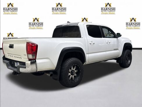 Used 2017 Toyota Tacoma TRD Off-Road w/ Tow Package (A/T) image 5