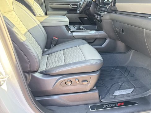 Used 2025 Chevrolet Silverado 2500 ZR2 w/ Technology Package image 26