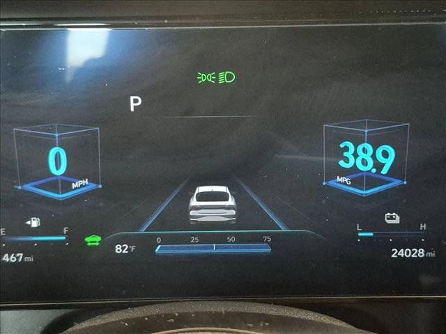 Used 2023 Hyundai Elantra Limited FWD image 9