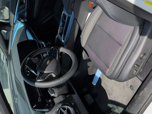 Used 2025 Chevrolet Equinox EV LT image 6