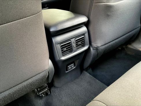 Used 2025 Toyota RAV4 XLE AWD/4WD image 10
