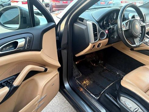 Used 2014 Porsche Cayenne AWD 4dr Manual image 18