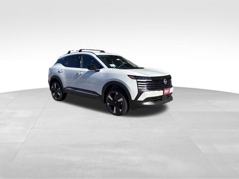 New 2026 Nissan Kicks SR w/ Cold Weather Package FWD image 7