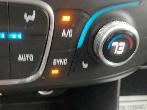 Used 2019 Chevrolet Traverse LT image 47