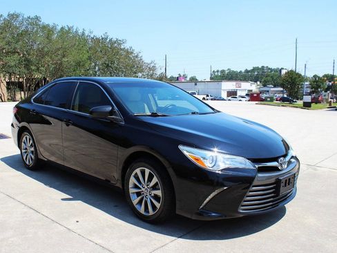 Used 2015 Toyota Camry XLE FWD image 2