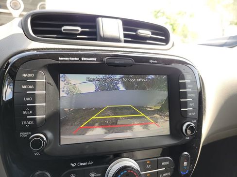 Used 2017 Kia Soul + w/ Primo Package FWD image 25