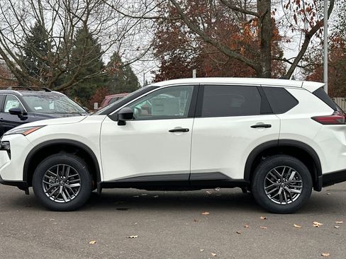 New 2026 Nissan Rogue S image 5