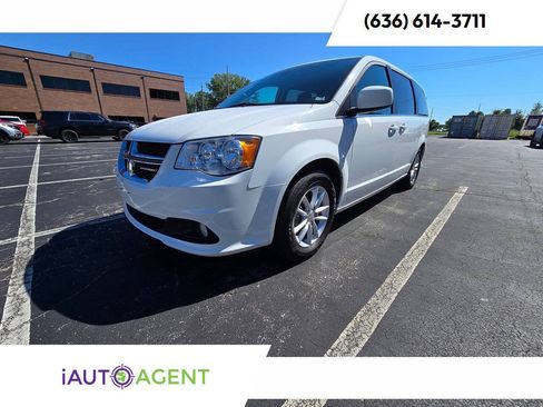 Used 2019 Dodge Grand Caravan SXT FWD image 1