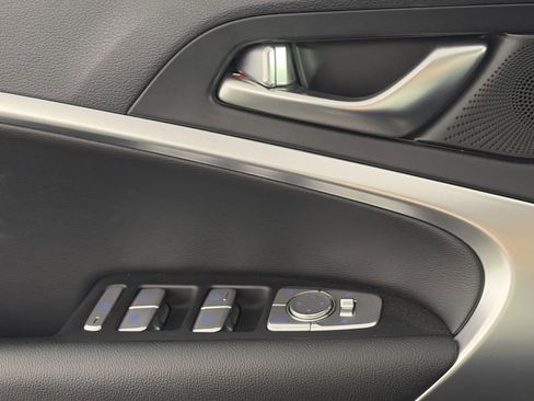 Used 2025 Genesis G70 2.5T AWD/4WD image 17