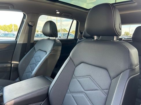 Used 2025 Volkswagen Atlas SE w/ Panoramic Sunroof Package image 17