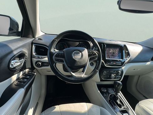 Used 2019 Jeep Cherokee Limited AWD/4WD image 19