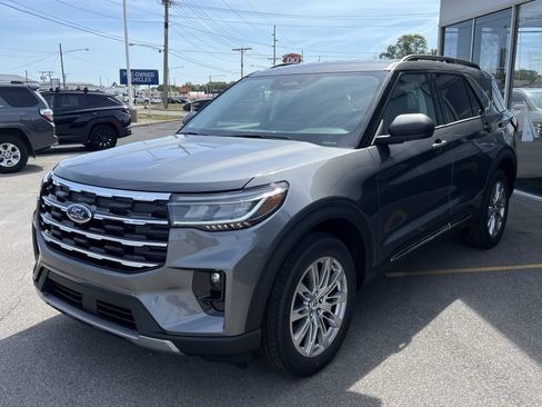 New 2025 Ford Explorer Active image 3