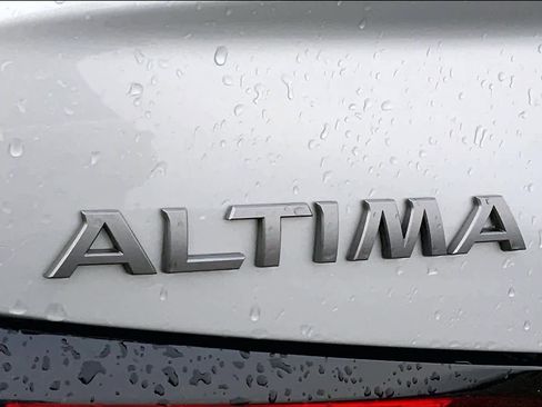 Used 2024 Nissan Altima 2.5 SV image 30