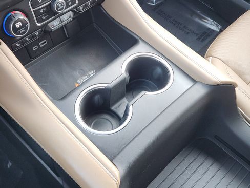 Used 2023 Chevrolet Tahoe Premier w/ Advanced Technology Package image 21