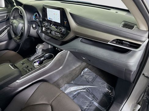 Used 2024 Toyota Highlander XLE image 30