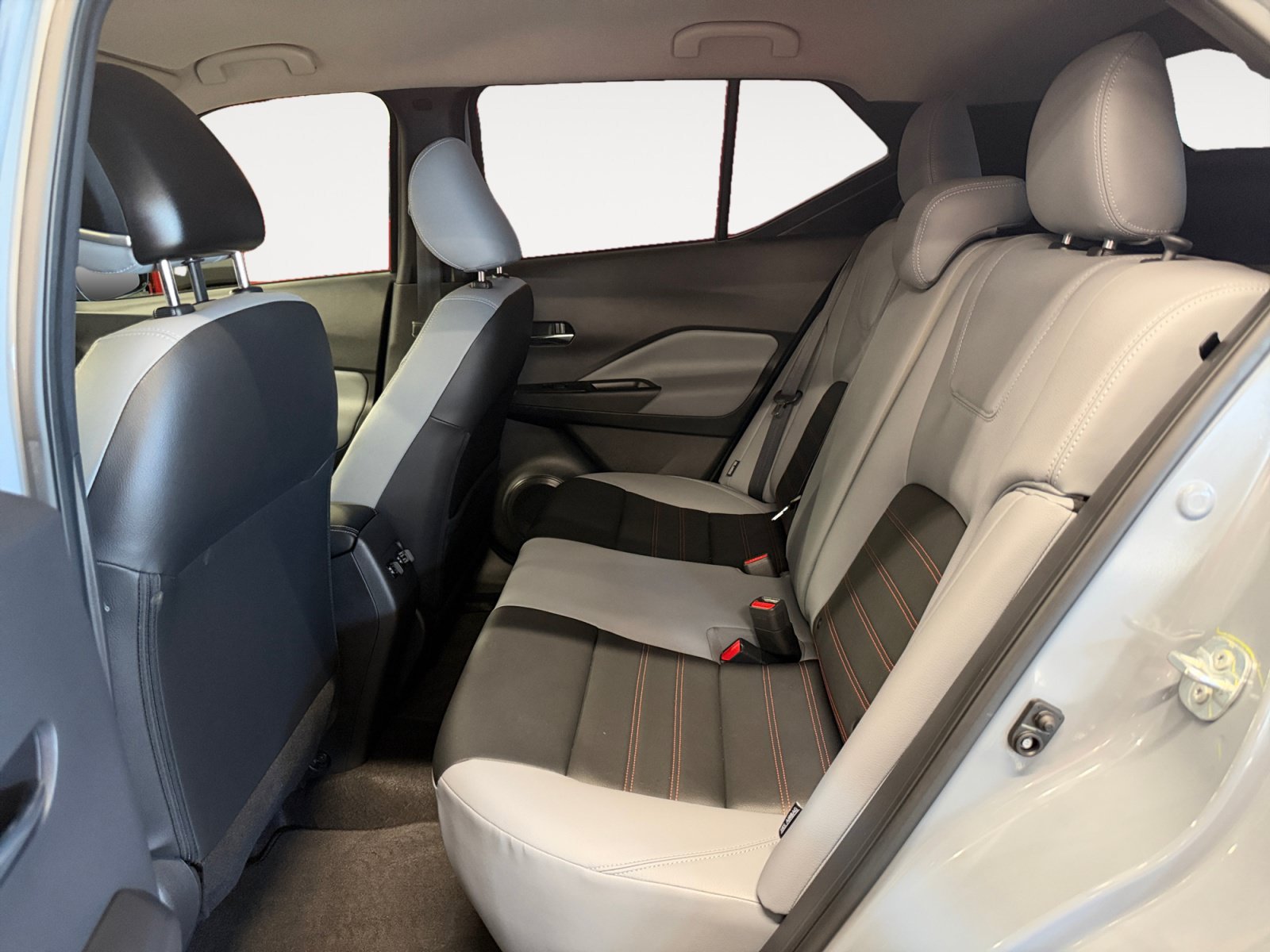 Used 2023 Nissan Kicks SR w/ SR Premium Package FWD image 23