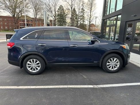 Used 2018 Kia Sorento LX image 4