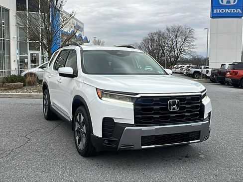New 2026 Honda Pilot Touring image 1