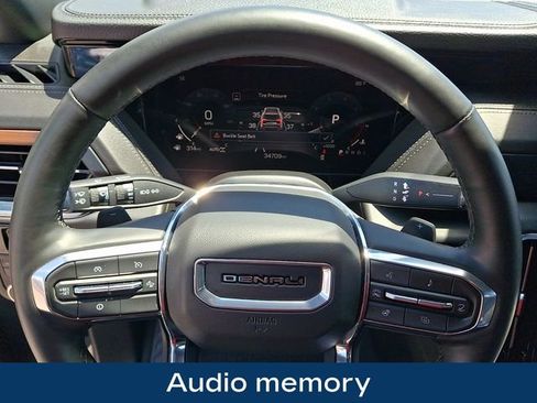 Used 2025 GMC Yukon XL Denali AWD/4WD image 4