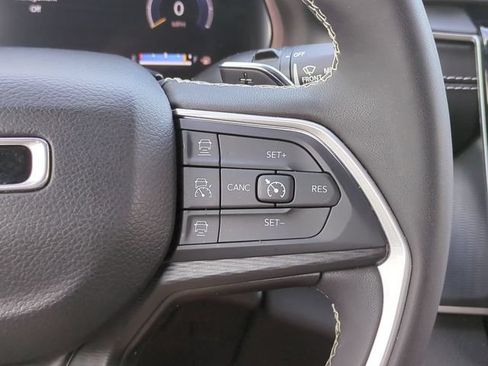 Used 2023 Jeep Grand Cherokee L Laredo AWD/4WD image 24