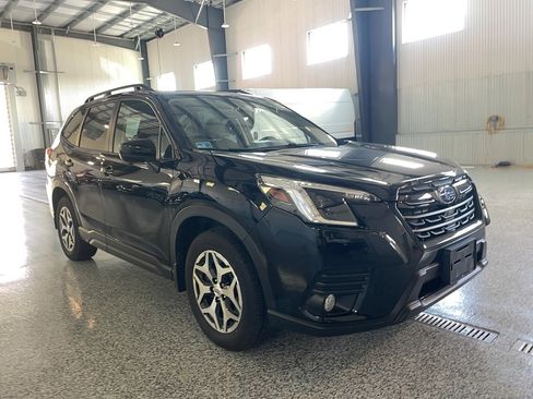 Used 2023 Subaru Forester Premium AWD/4WD image 1