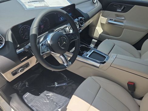 New 2025 Mercedes-Benz GLA 250 4MATIC image 3