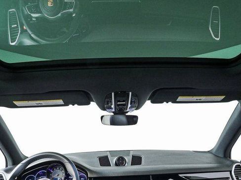 Certified 2023 Porsche Cayenne AWD/4WD image 18