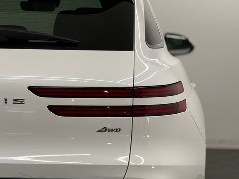 Used 2026 Genesis GV70 2.5T Select image 7