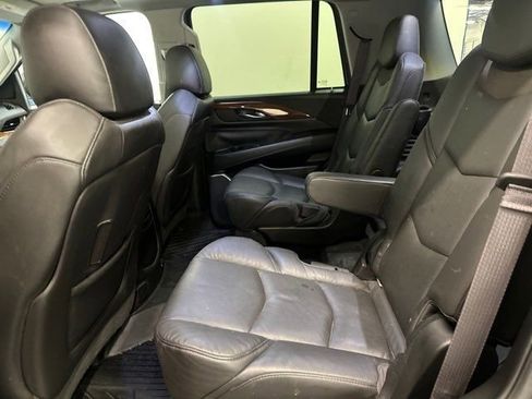 Used 2016 Cadillac Escalade Luxury image 29