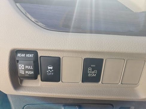 Used 2015 Toyota Sienna XLE AWD/4WD image 14