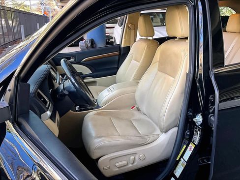 Used 2017 Toyota Highlander Limited image 7