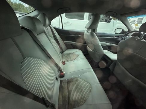 Used 2018 Toyota Camry SE FWD image 4