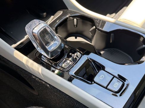 New 2026 Volvo XC40 B4 Plus w/ Climate Package FWD image 18