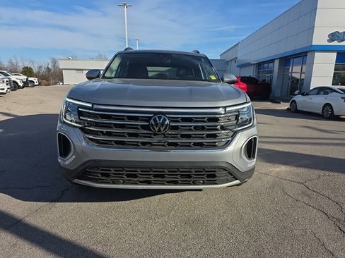 Used 2024 Volkswagen Atlas SE image 2